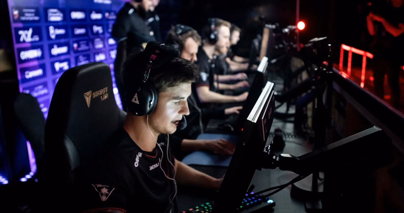 astralis-claims-blast-pro-series-global-final-championship-in-dominant-display-against-team-liquid-image-1