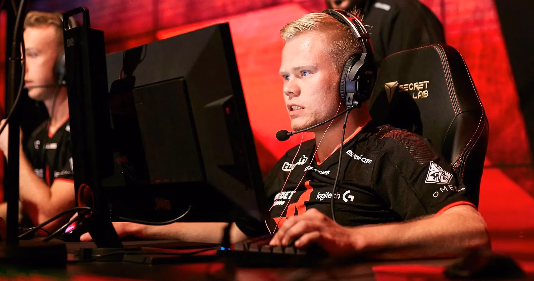 starladder-berlin-major-2026-avangar-vitality-and-astralis-punch-their-tickets-to-the-playoffs-image-1